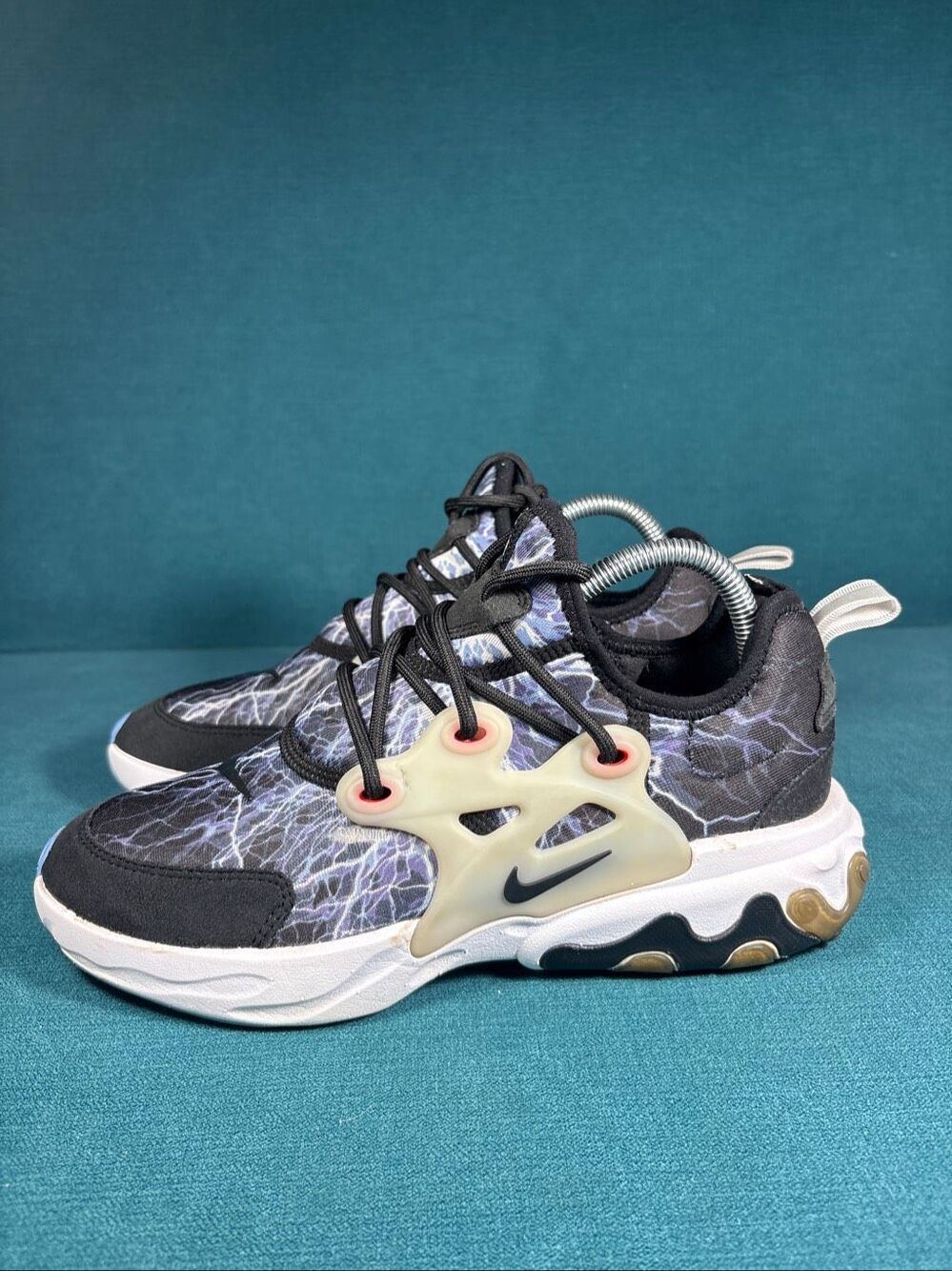 Nike React Presto GS Trouble At Home Lightning Youth 7Y Womens 8.5 BQ4002-002